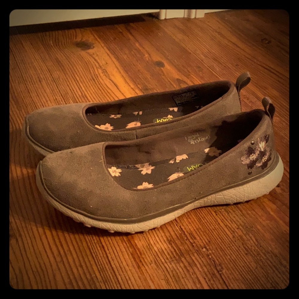 Sketchers grey flats